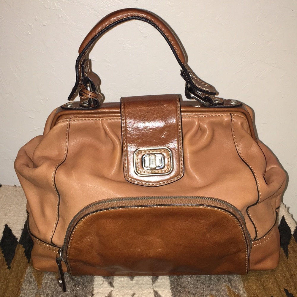 Fossil hand bag